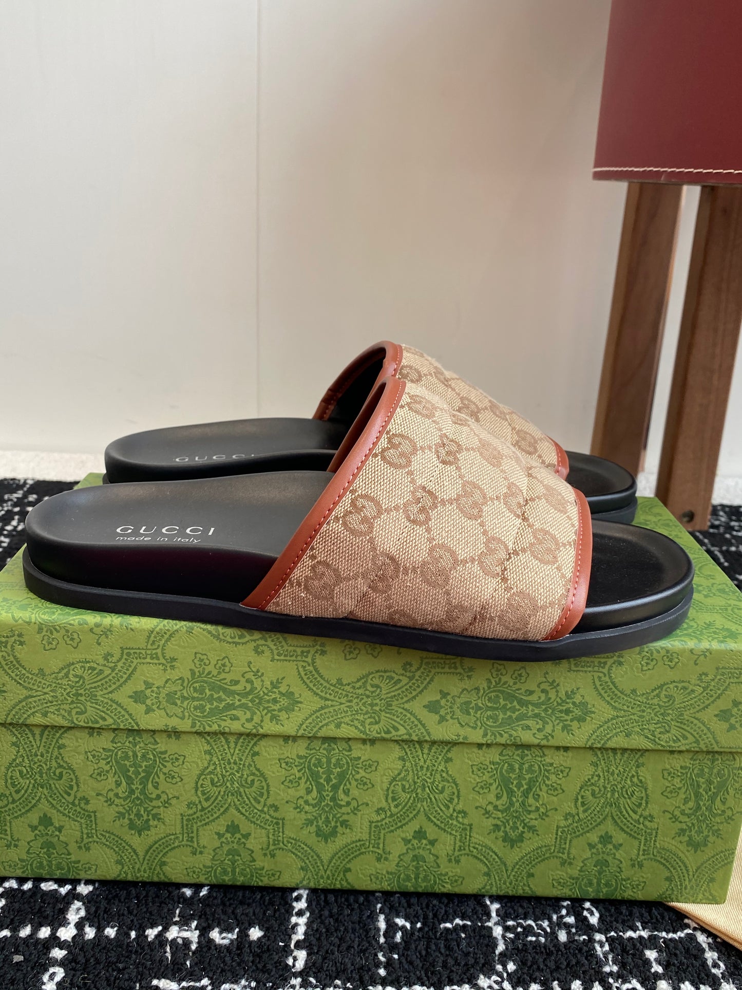 GUCCI SLIPPERS