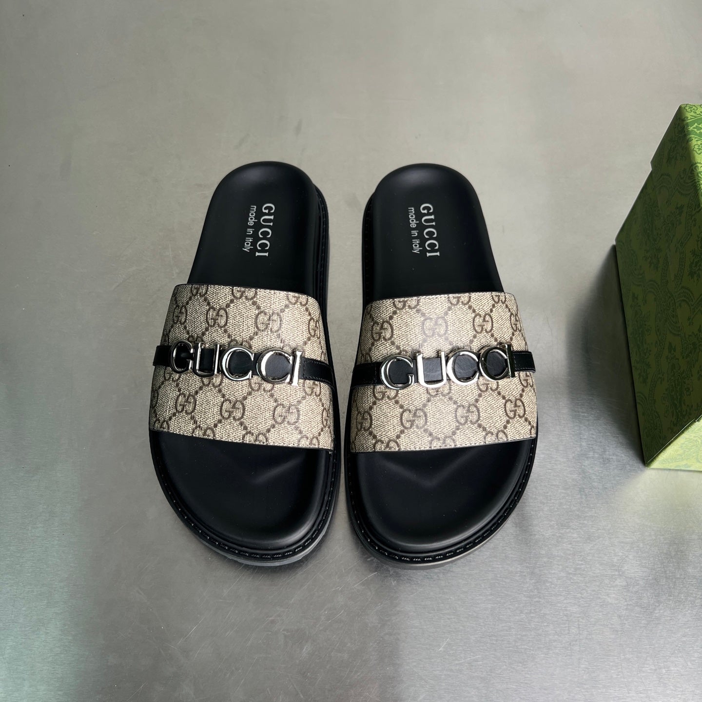 GUCCI SLIPPERS