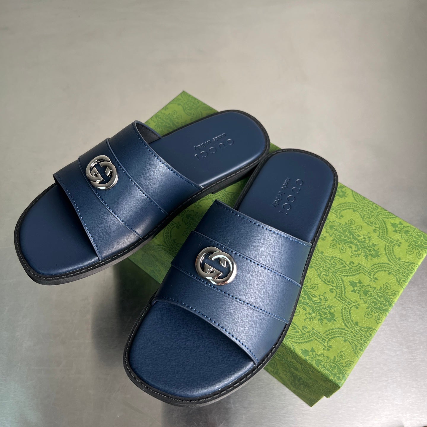 GUCCI SLIPPERS