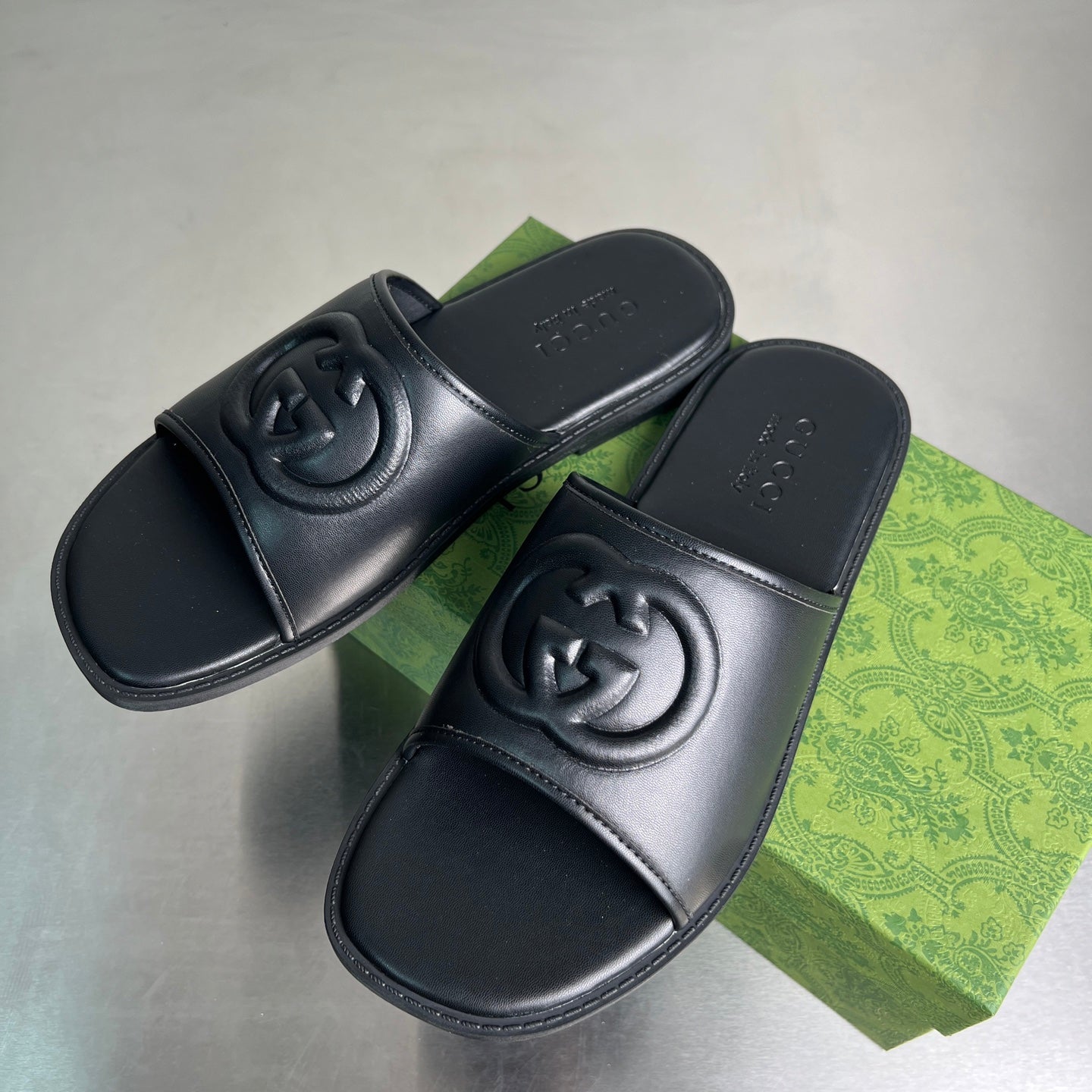 GUCCI SLIPPERS