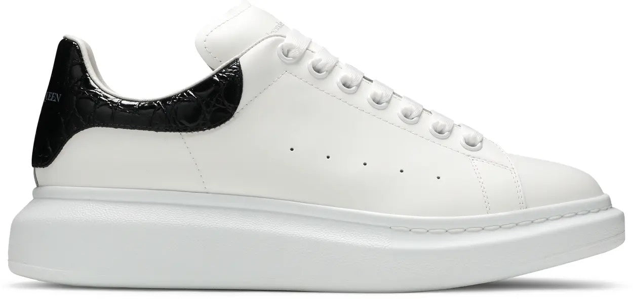 ALEXANDER MCQUEEN- BLACK STUDS