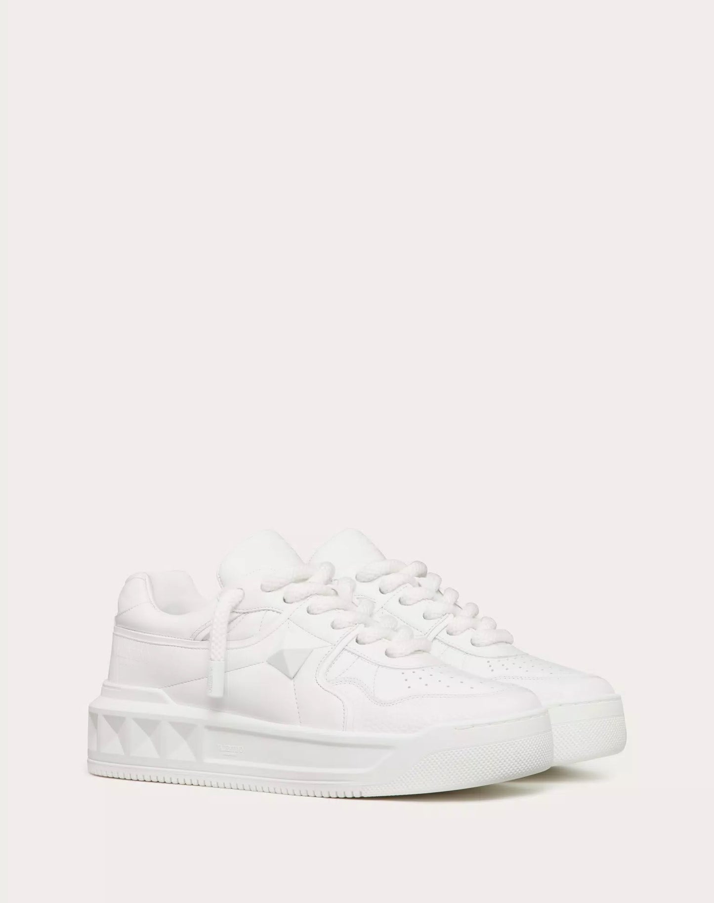 VLTN ONE STUD XL- WHITE