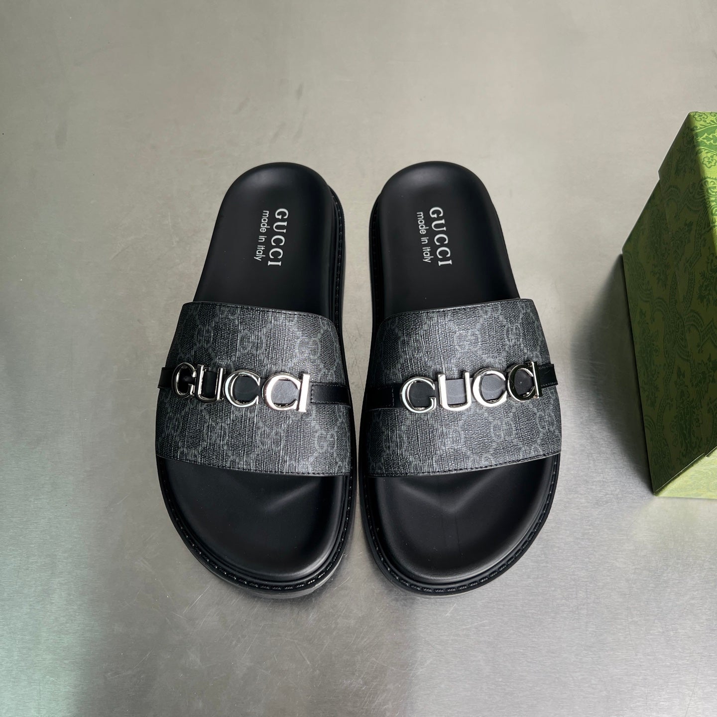 GUCCI SLIPPERS