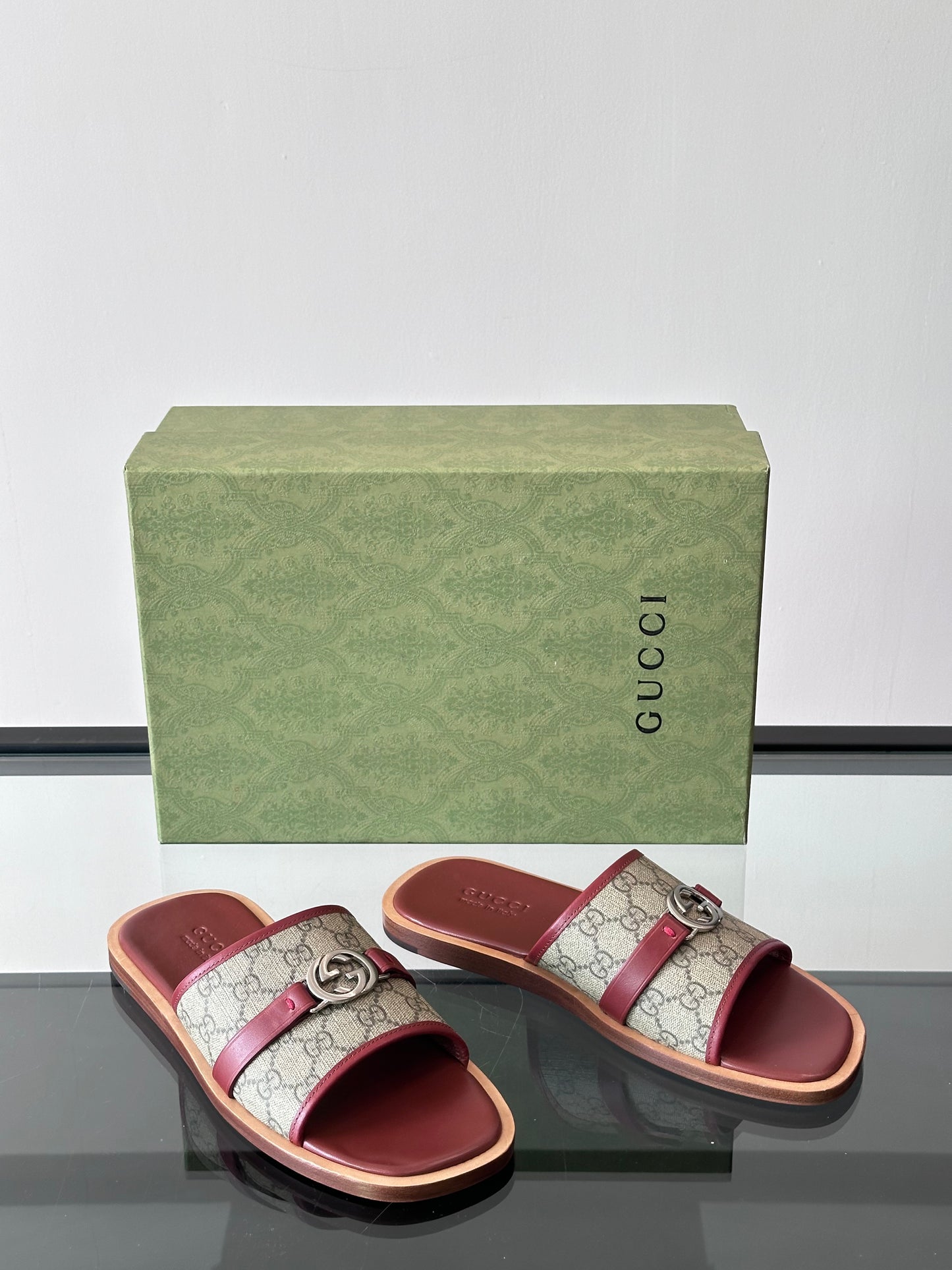 GUCCI SLIPPERS