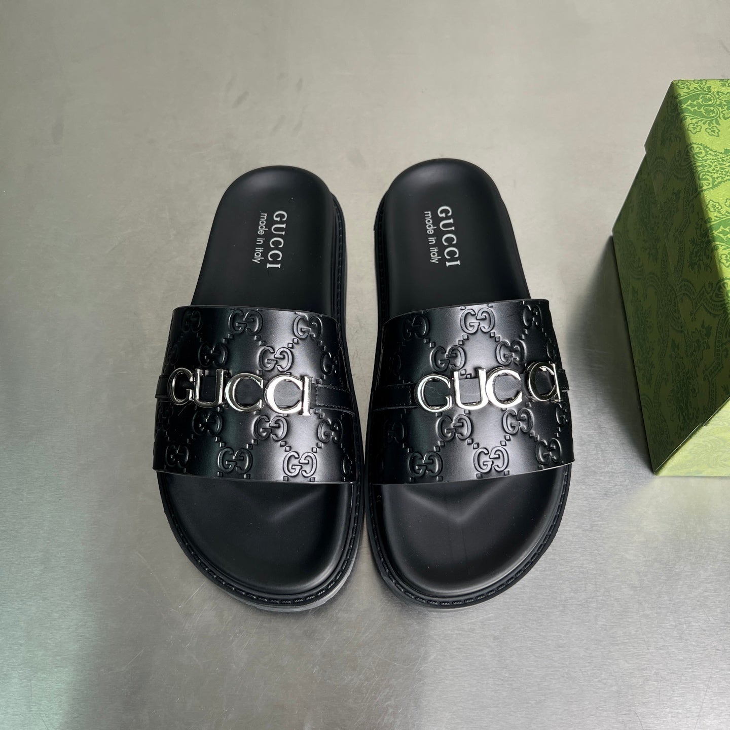GUCCI SLIPPERS