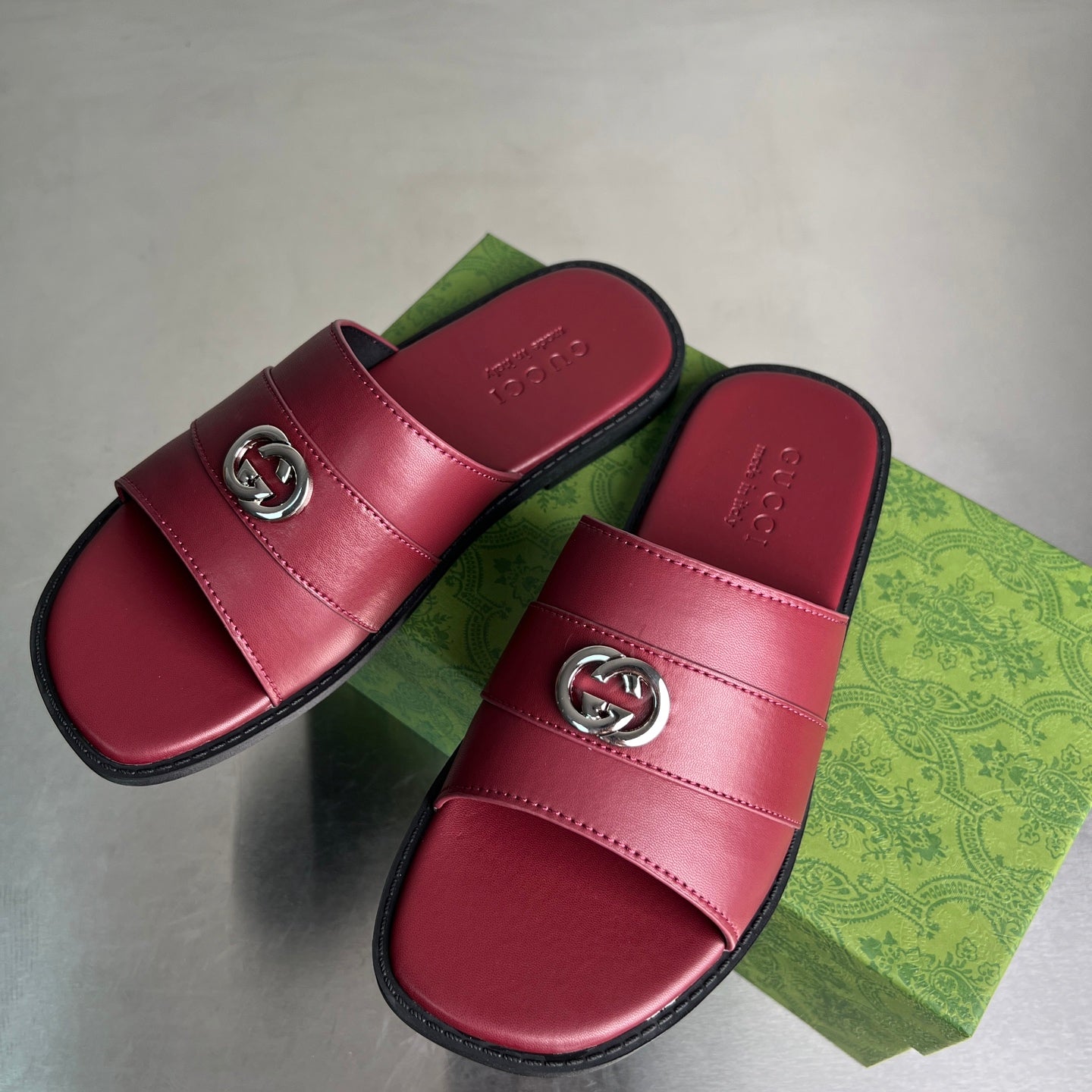 GUCCI SLIPPERS