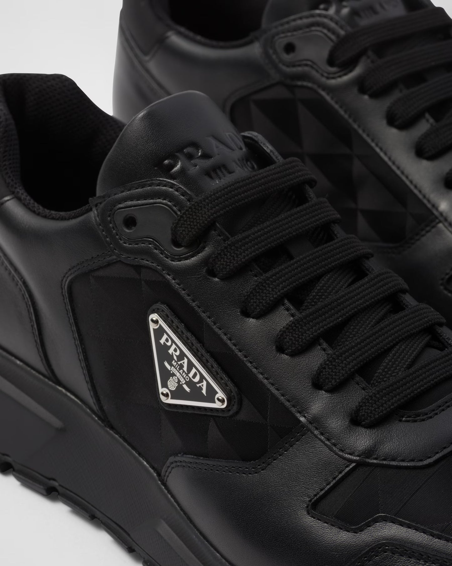 PRADA PRAX 01- BLACK LOGO