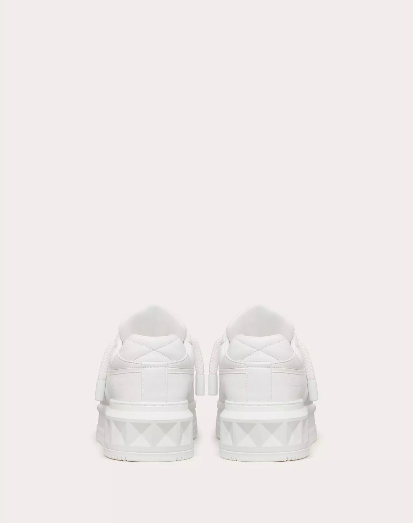 VLTN ONE STUD XL- WHITE