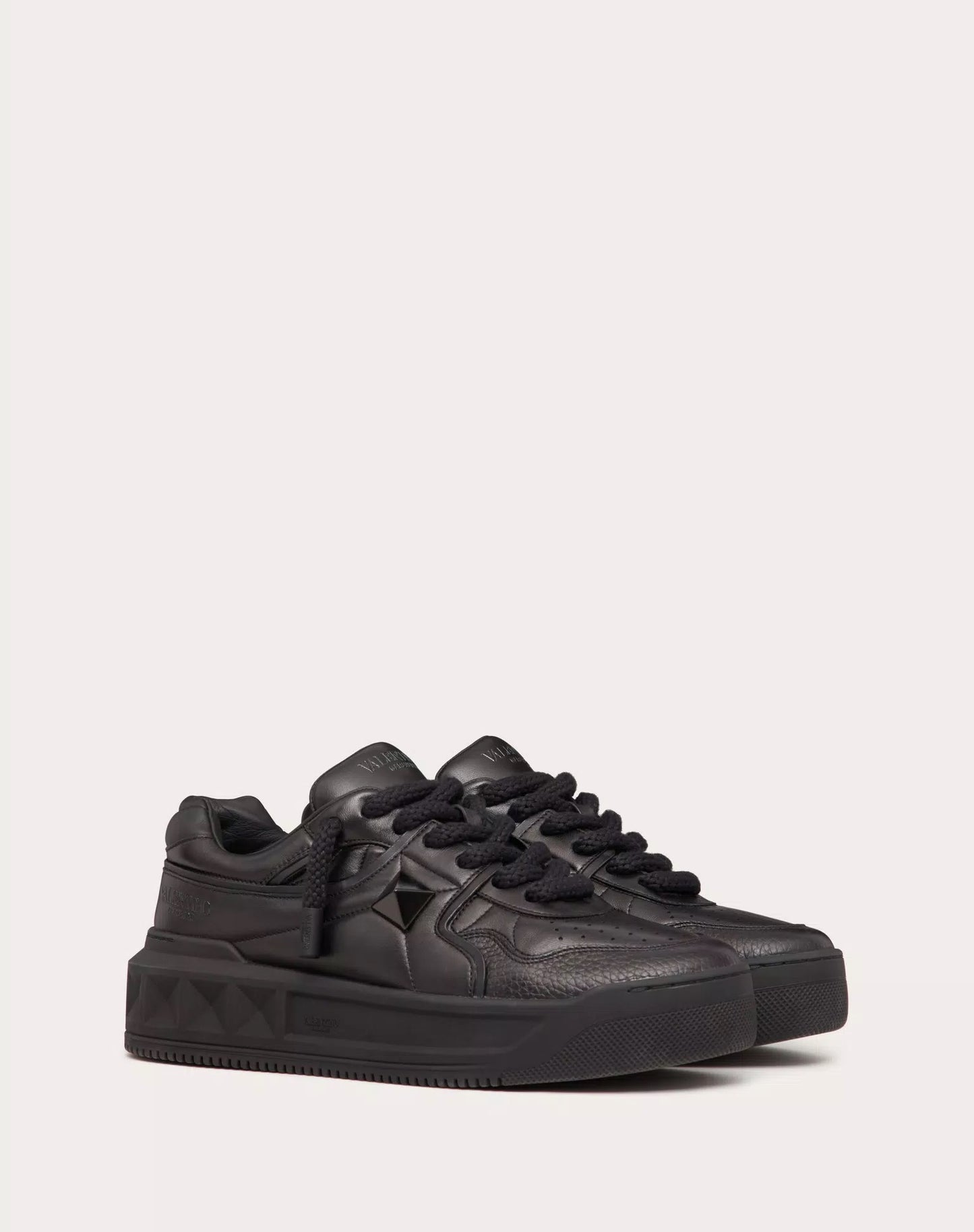 VLTN ONE STUD XL- BLACK