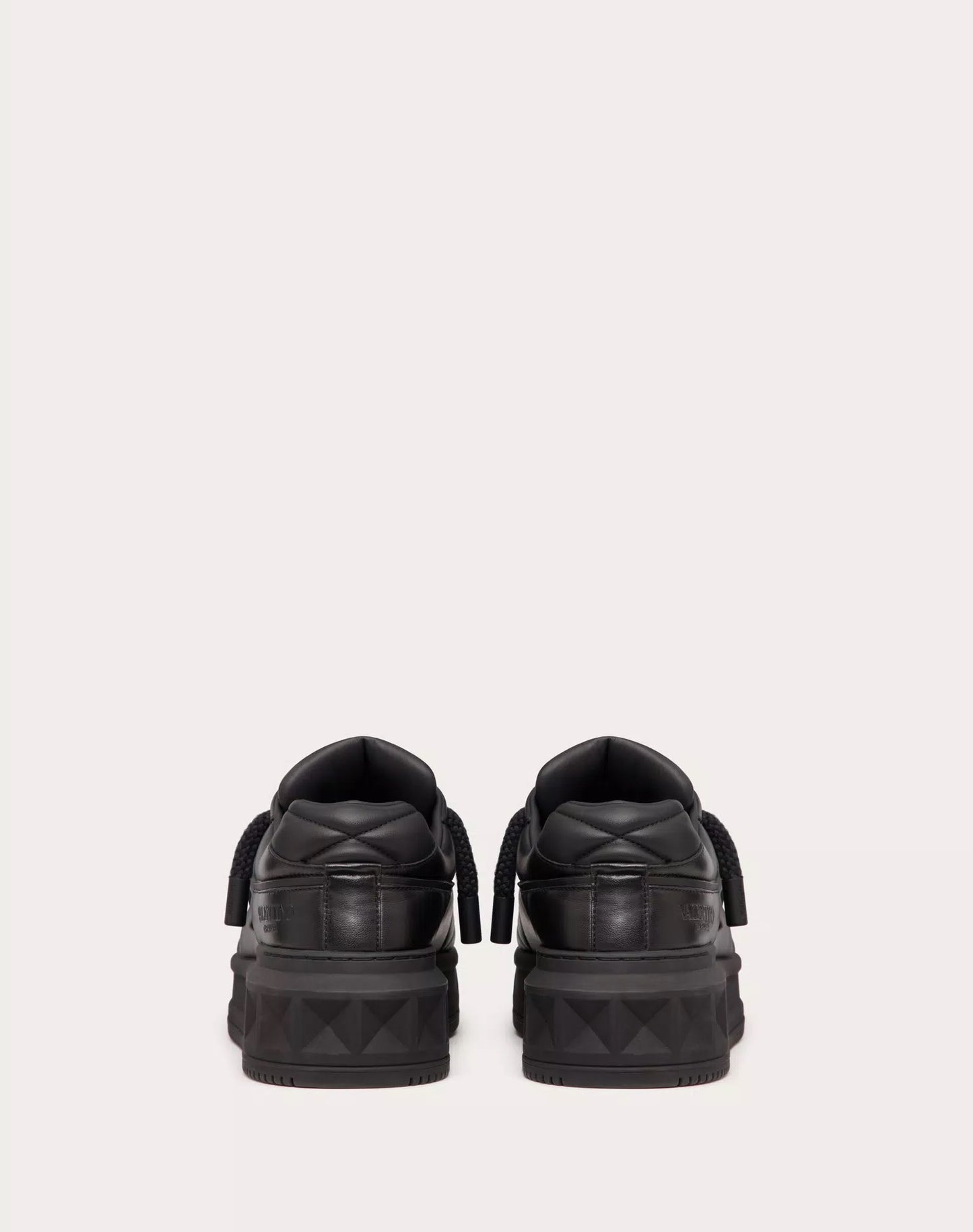 VLTN ONE STUD XL- BLACK