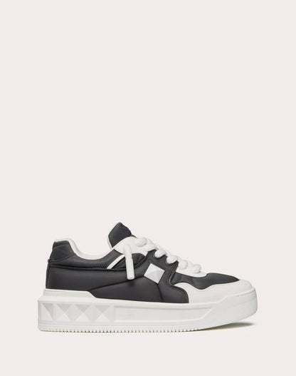 VLTN ONE STUD XL- BLACK WHITE
