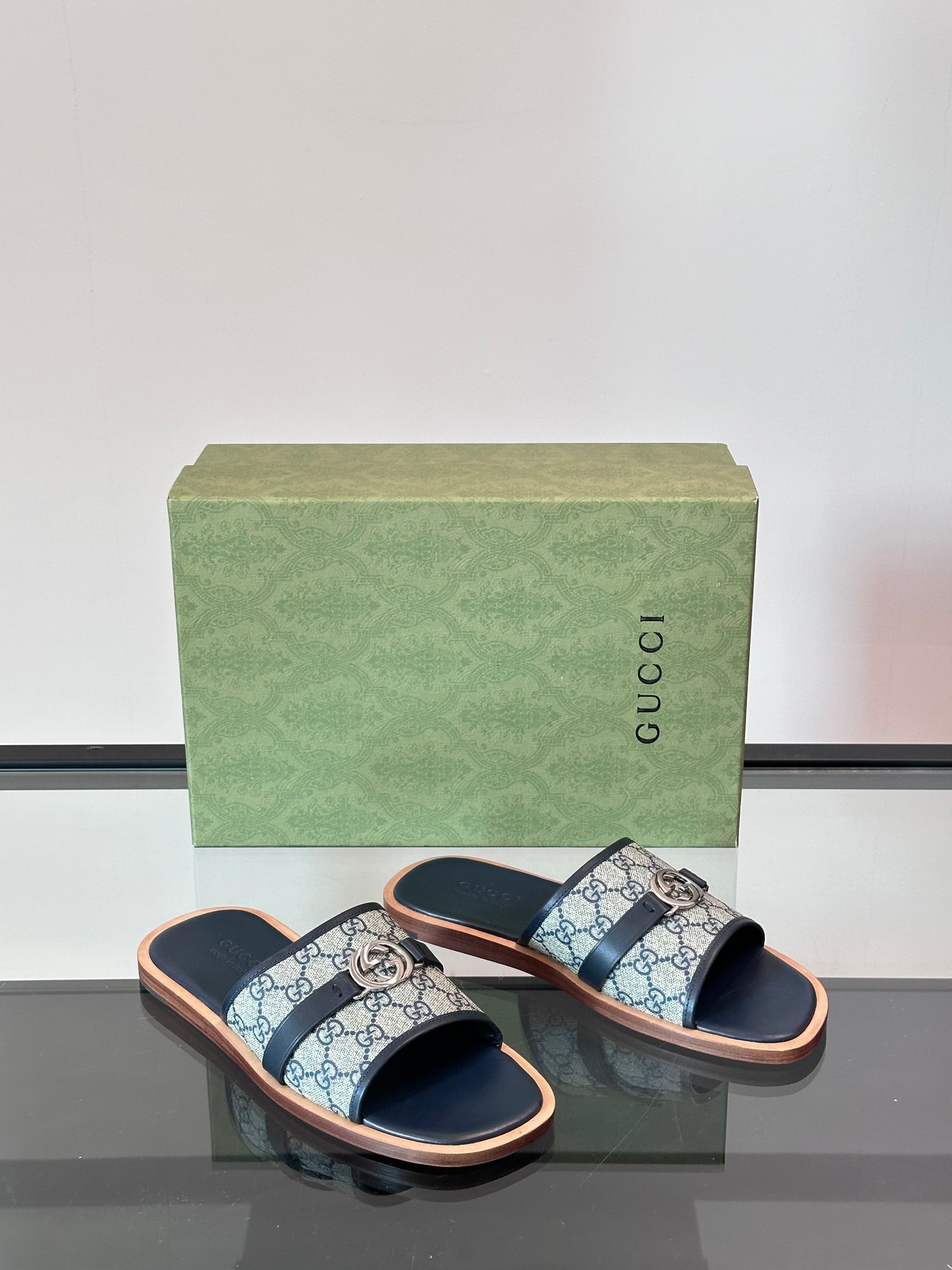 GUCCI SLIPPERS